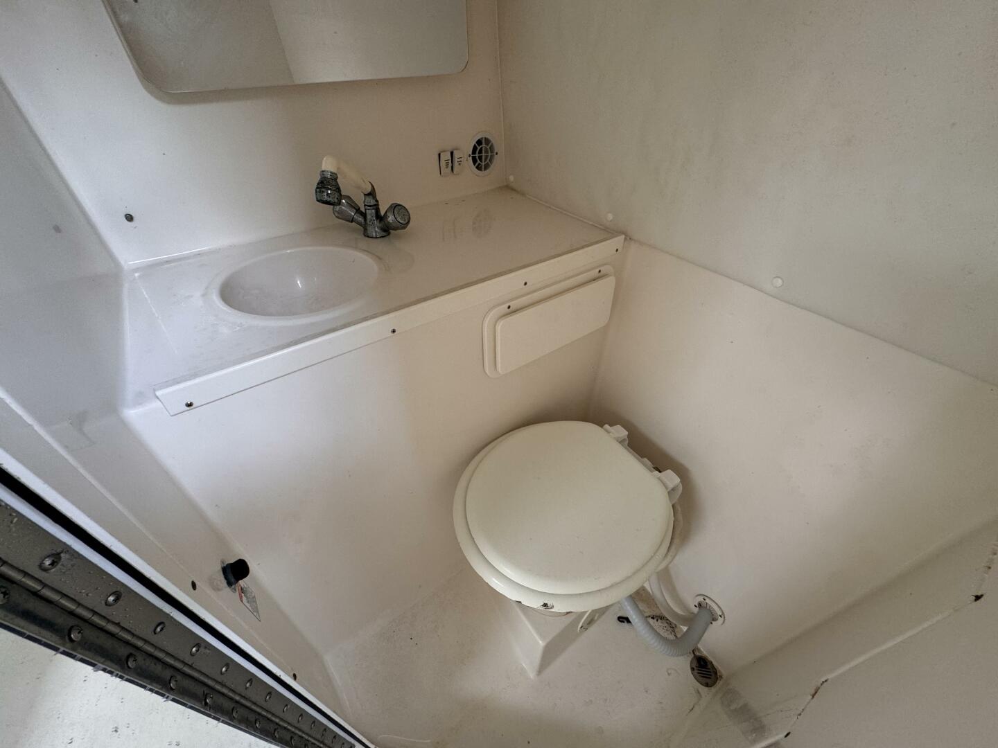 Slide: The Image of Contender 35 Side Console 2004 - 5060239