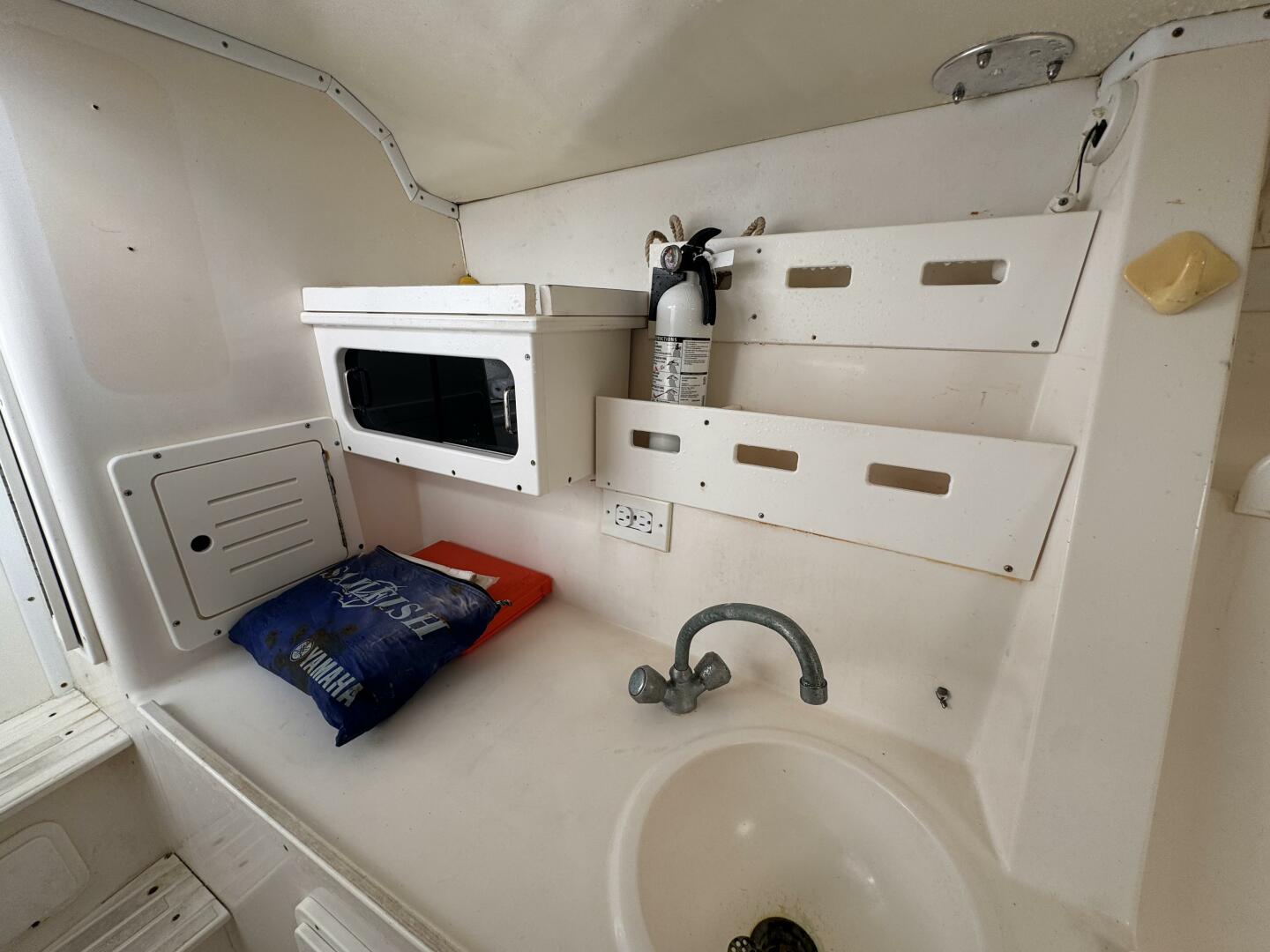 Slide: The Image of Contender 35 Side Console 2004 - 5060240