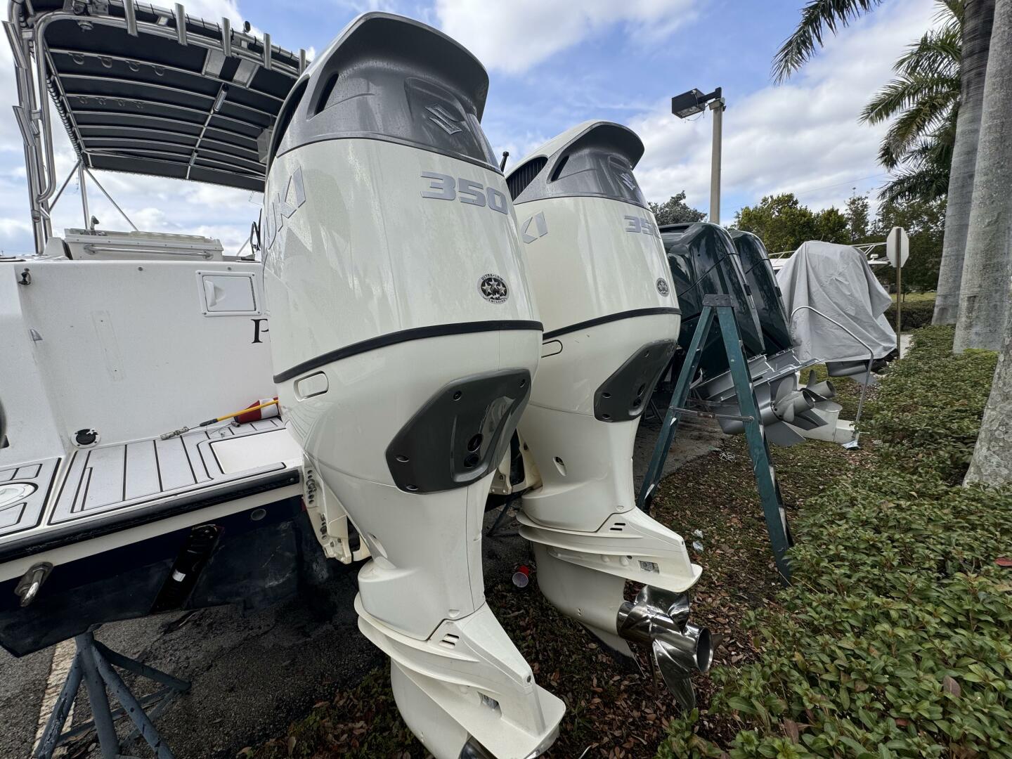 Slide: The Image of Contender 35 Side Console 2004 - 5060243