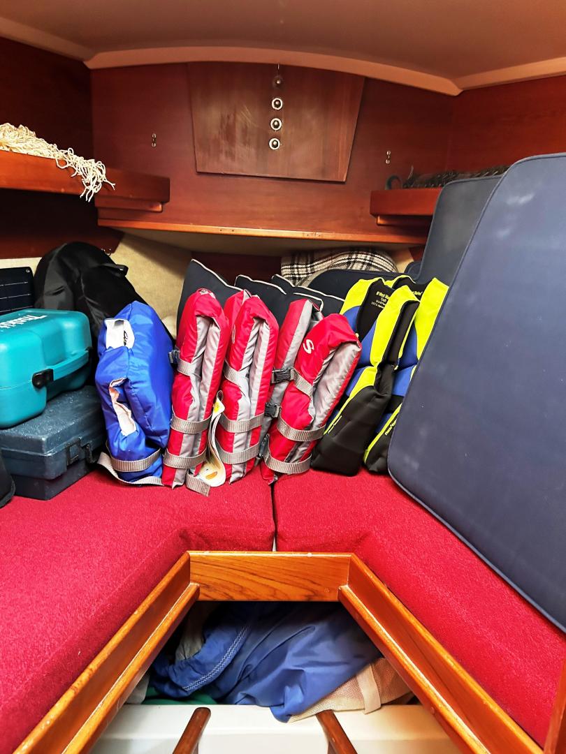 Slide: The Image of Fore Cabin V-Berth - 3517274