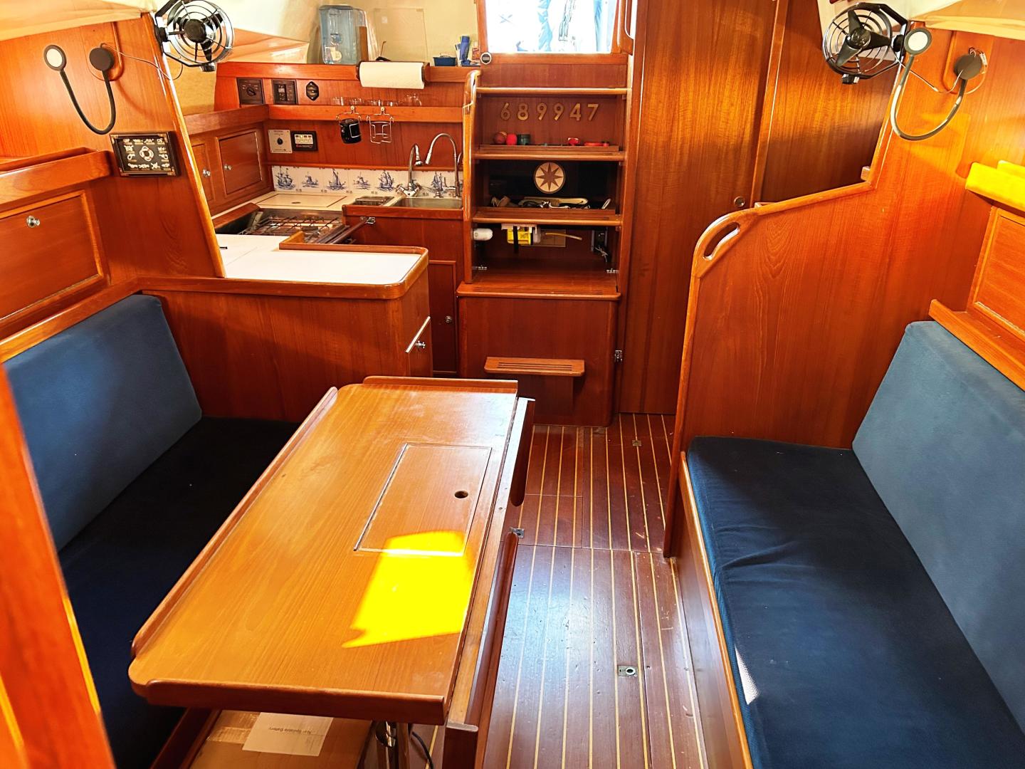 Slide: The Image of Salon, aft to Companionway - 3517300