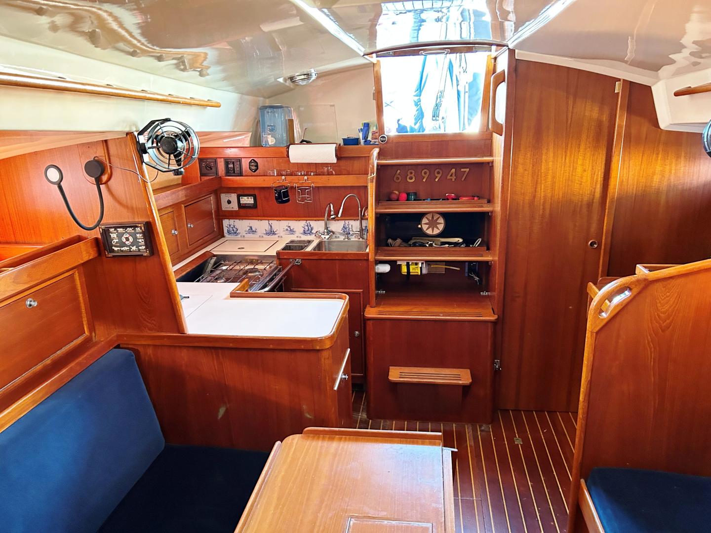 Slide: The Image of Salon, aft to starboard side Galley - 3517301