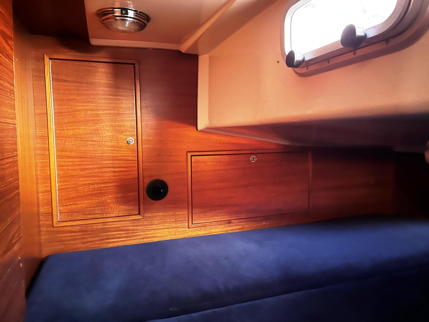 Slide: The Image of Aft Cabin berth, starboard side, forward - 3517189