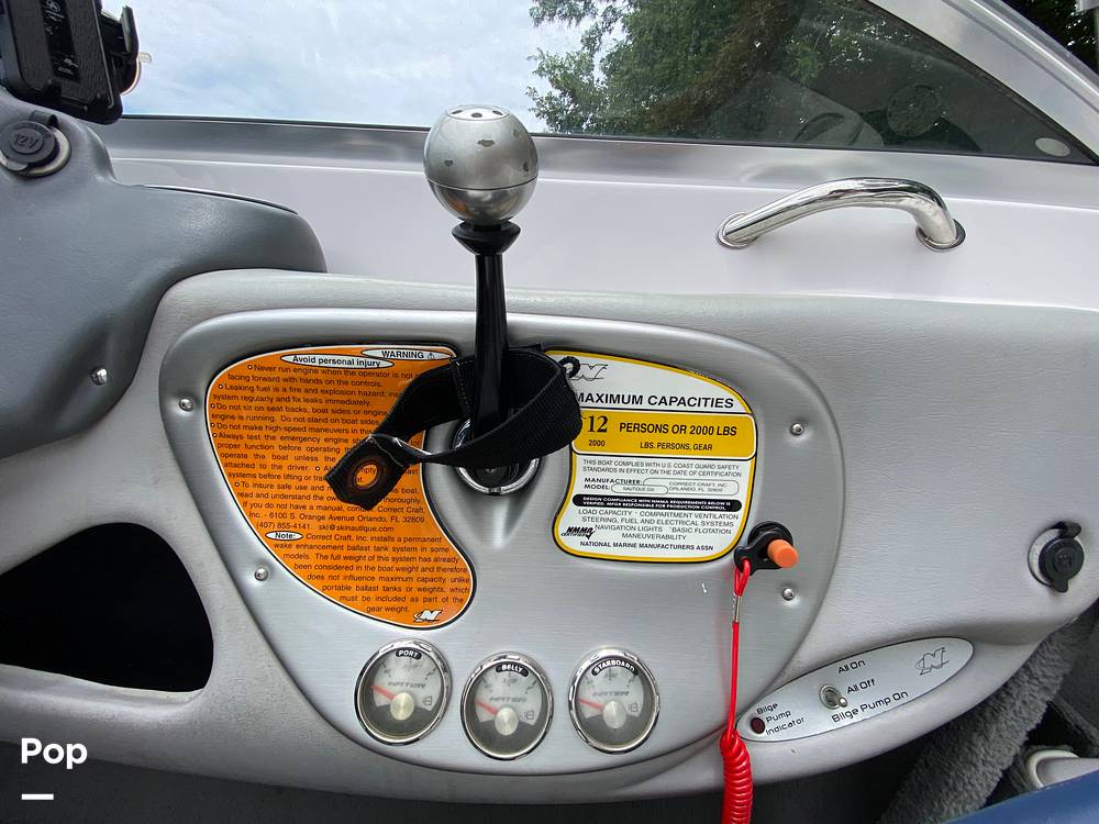 Slide: The Image of Correct Craft Air Nautique 226 TE 2007 - 15531306