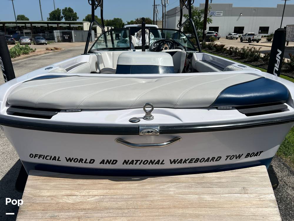 Slide: The Image of Correct Craft Pro Air Nautique 2001 - 15648106