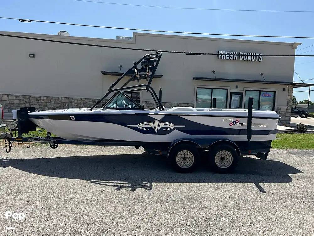 Slide: The Image of Correct Craft Pro Air Nautique 2001 - 15659359