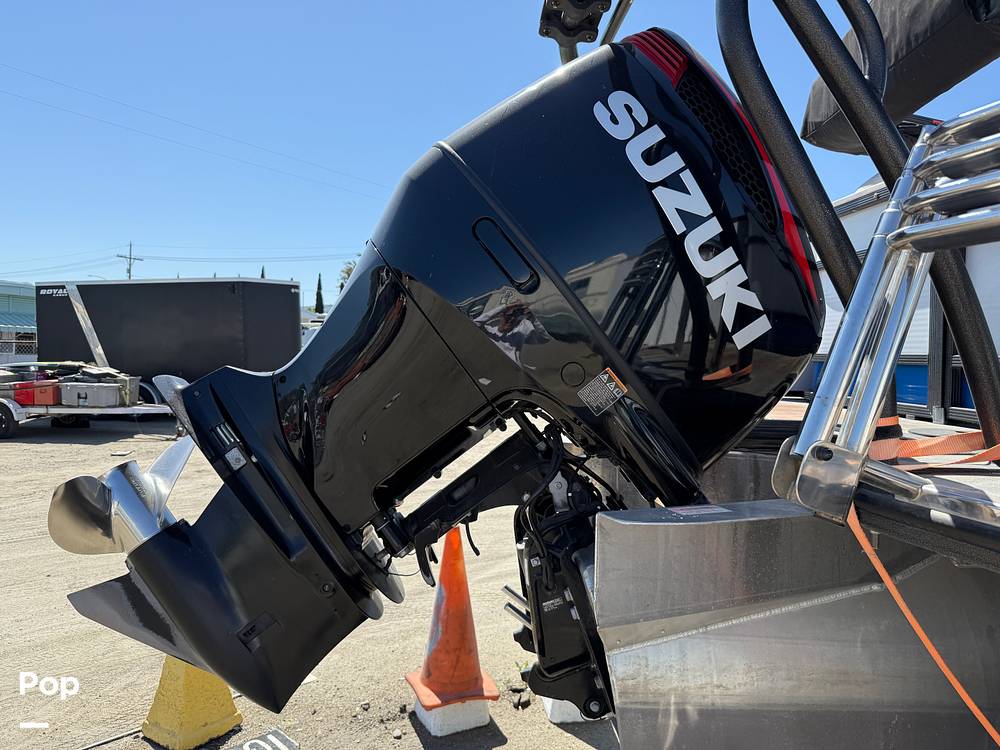 Slide: The Image of Crest Caribbean RS 250 SLRC Tritoon 2020 - 15456006