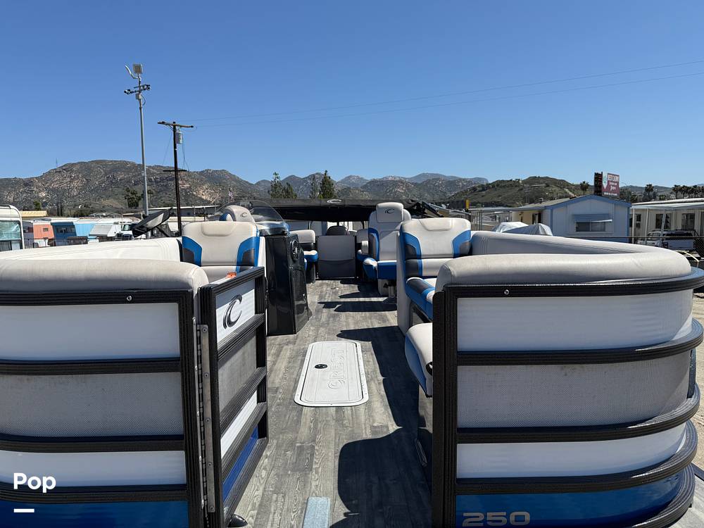 Slide: The Image of Crest Caribbean RS 250 SLRC Tritoon 2020 - 15456014