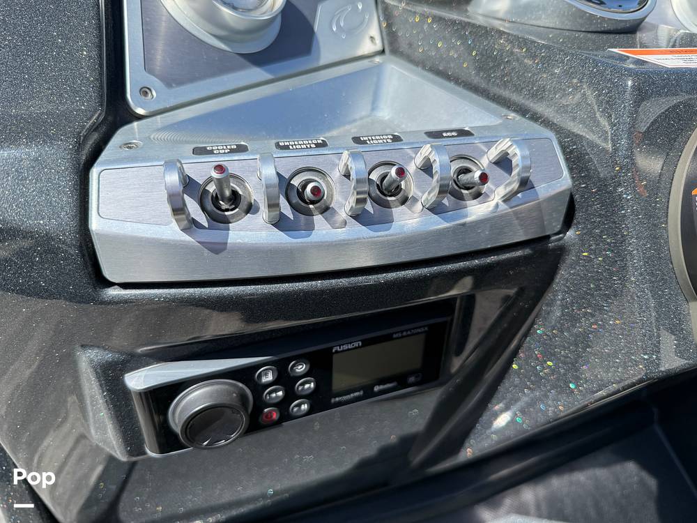 Slide: The Image of Crest Caribbean RS 250 SLRC Tritoon 2020 - 15456027