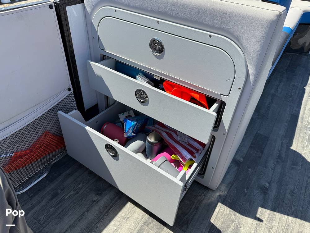 Slide: The Image of Crest Caribbean RS 250 SLRC Tritoon 2020 - 15456037