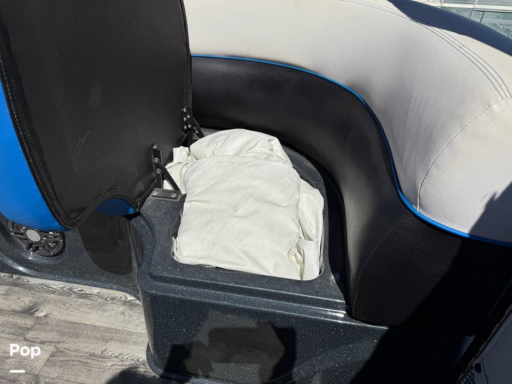 Slide: The Image of Crest Caribbean RS 250 SLRC Tritoon 2020 - 15456090