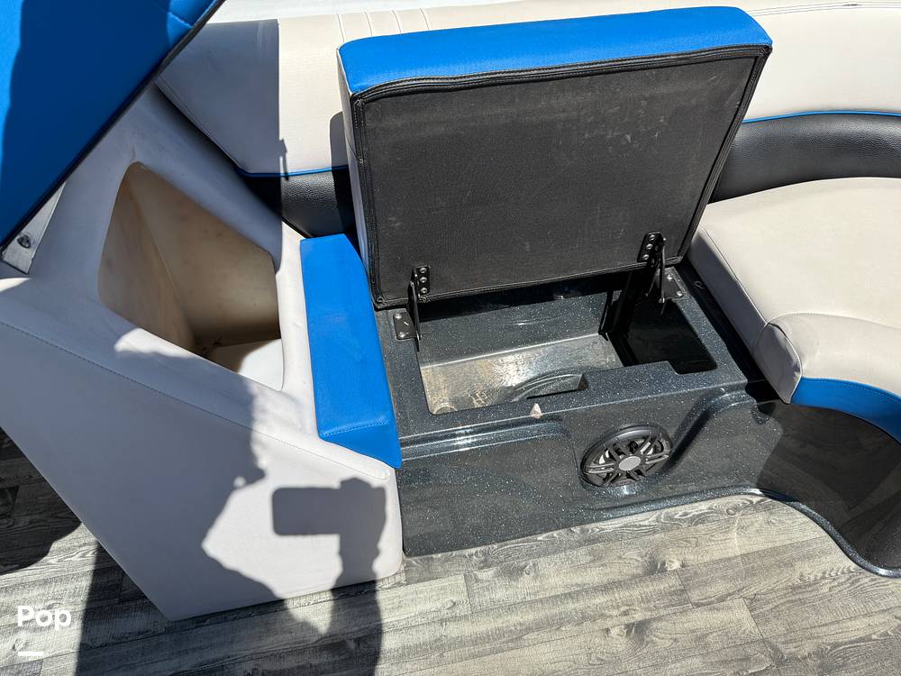 Slide: The Image of Crest Caribbean RS 250 SLRC Tritoon 2020 - 15456091