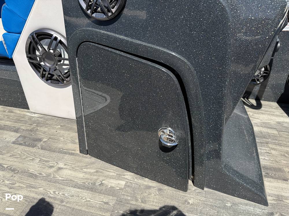 Slide: The Image of Crest Caribbean RS 250 SLRC Tritoon 2020 - 15456102