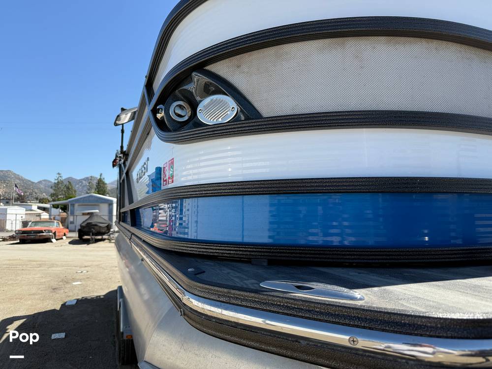 Slide: The Image of Crest Caribbean RS 250 SLRC Tritoon 2020 - 15456125