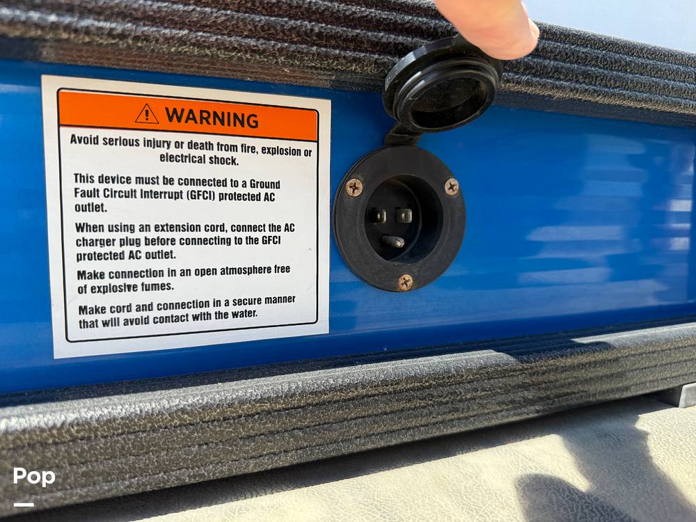 Slide: The Image of Crest Caribbean RS 250 SLRC Tritoon 2020 - 15456133