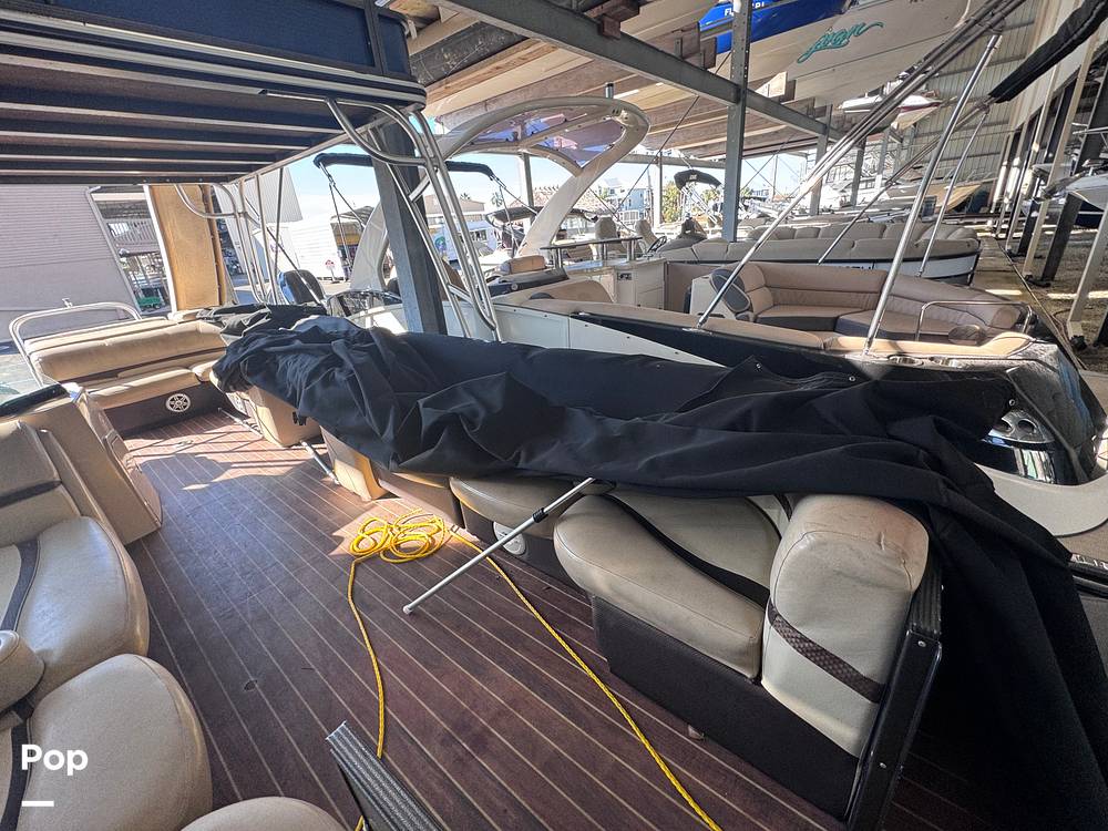 Slide: The Image of Crest Classic 250L Upper Sun Deck 2016 - 15111786