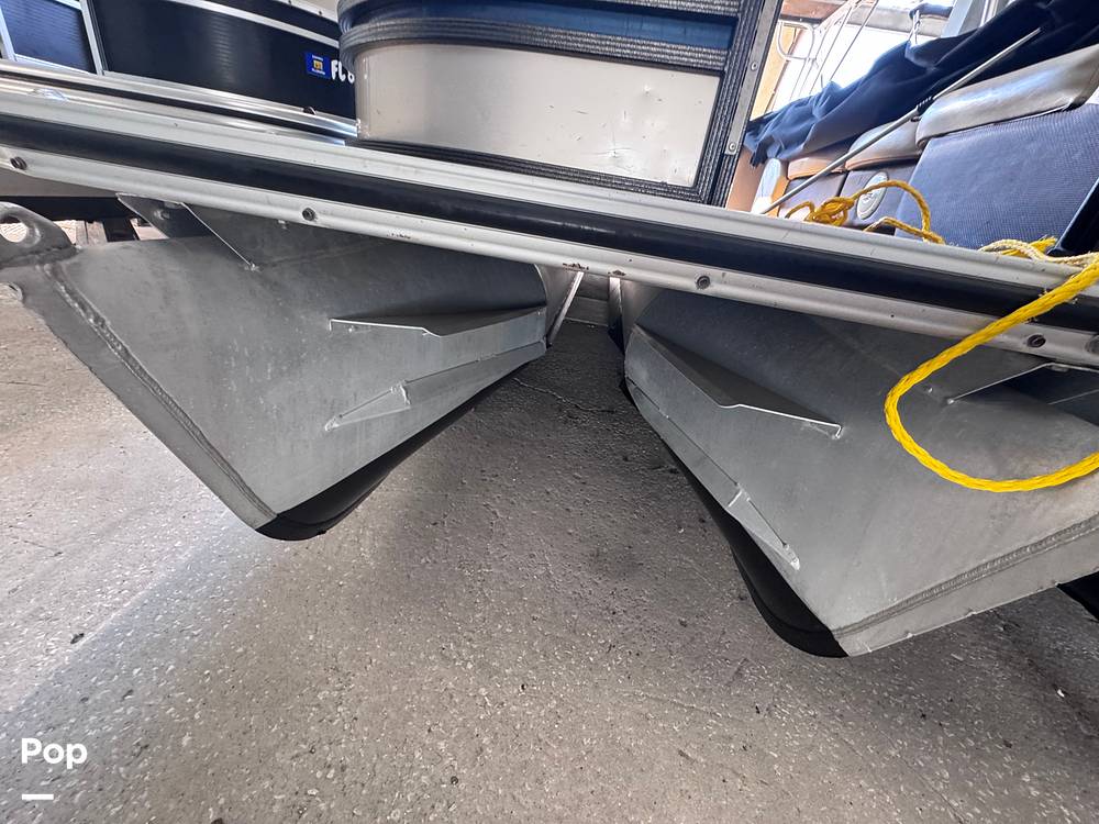 Slide: The Image of Crest Classic 250L Upper Sun Deck 2016 - 15111788