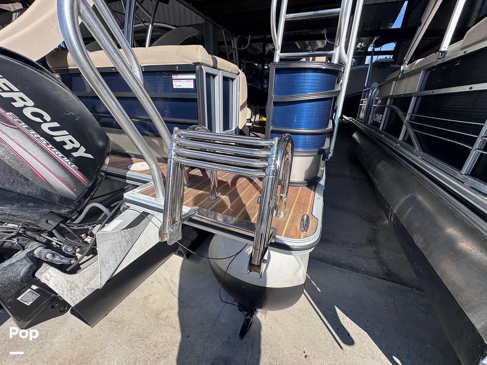 Slide: The Image of Crest Classic 250L Upper Sun Deck 2016 - 15111795