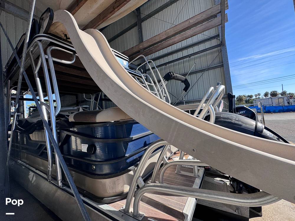 Slide: The Image of Crest Classic 250L Upper Sun Deck 2016 - 15111800