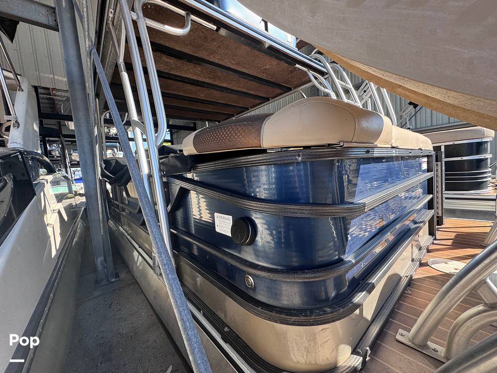 Slide: The Image of Crest Classic 250L Upper Sun Deck 2016 - 15111801