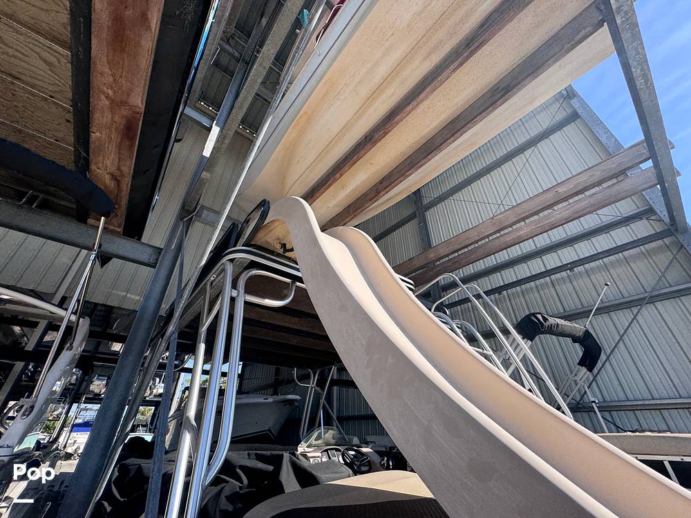 Slide: The Image of Crest Classic 250L Upper Sun Deck 2016 - 15111802