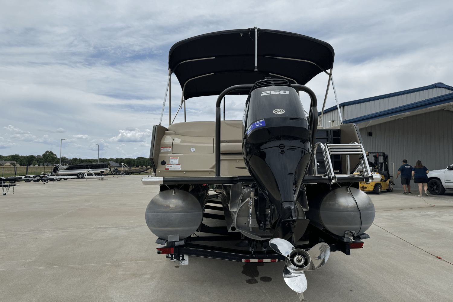 Slide: The Image of Crest CONTINENTAL 250 L 2017 - 18