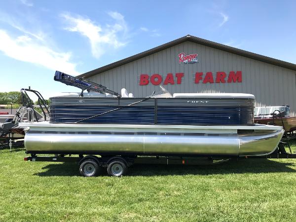 Slide: The Image of 2018 Crest II 230 SLC pontoon boat on trailer at Boat Farm dealership. - 0