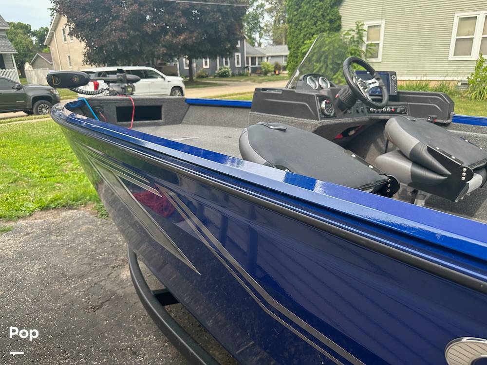 Slide: The Image of Crestliner 1650 Fish Hawk SC Platinum Edition 2019 - 12745571