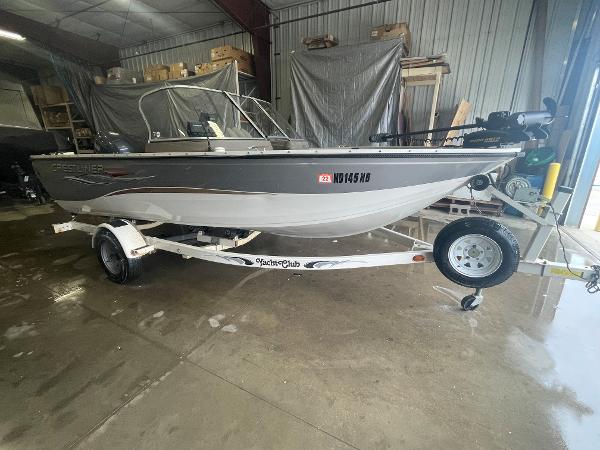 Slide: The Image of 2004 Crestliner 1700 SUPER HAWK boat on trailer in indoor storage. - 1