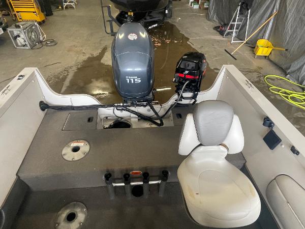 Slide: The Image of 2004 Crestliner 1700 SUPER HAWK boat interior with Yamaha 115 outboard motor. - 8