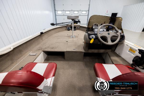 Slide: The Image of 2005 Crestliner 1750 FISHHAWK boat interior with red seats and steering console. - 12