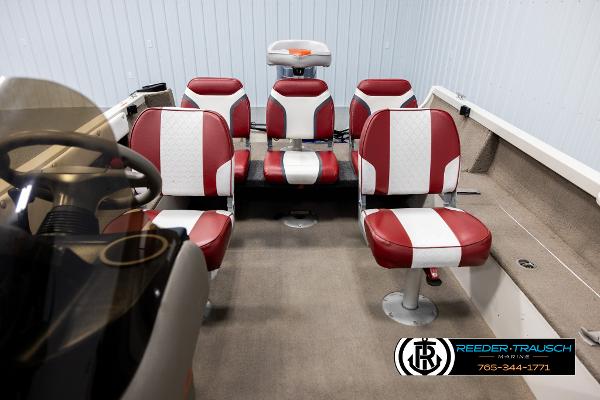 Slide: The Image of 2005 Crestliner 1750 FISHHAWK boat interior with red and white seating arrangement. - 16