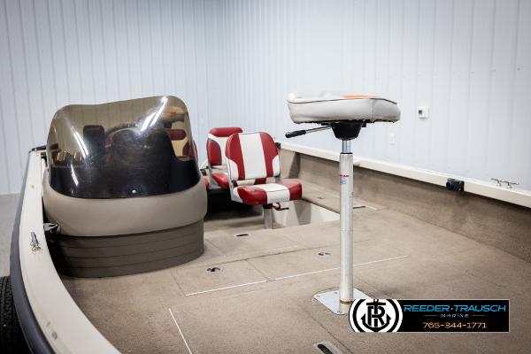 Slide: The Image of 2005 Crestliner 1750 FISHHAWK boat interior with seating and console, displayed indoors. - 24