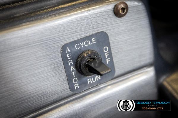 Slide: The Image of Switch panel on 2005 Crestliner 1750 FISHHAWK boat, featuring aerator controls. - 30