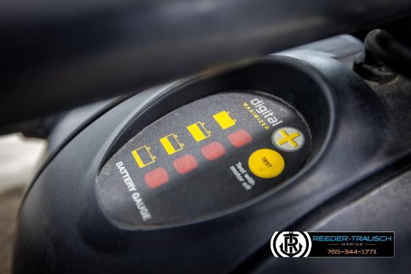 Slide: The Image of Battery gauge display on 2005 Crestliner 1750 FISHHAWK boat. - 40