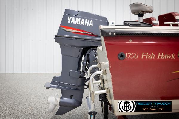 Slide: The Image of 2005 Crestliner 1750 Fish Hawk boat with Yamaha outboard motor, side view. - 42