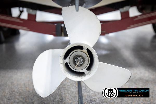 Slide: The Image of Propeller of 2005 Crestliner 1750 FISHHAWK boat, close-up view. - 45