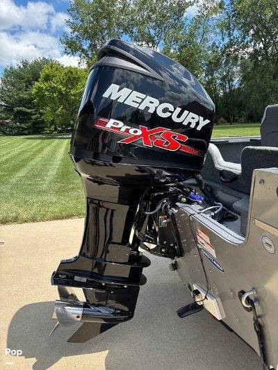 Slide: The Image of Crestliner Raptor 1850 2015 - 15804803