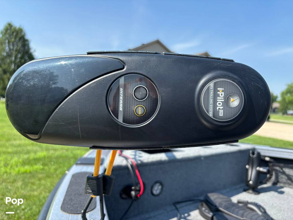 Slide: The Image of Crestliner Raptor 1850 2015 - 15806905