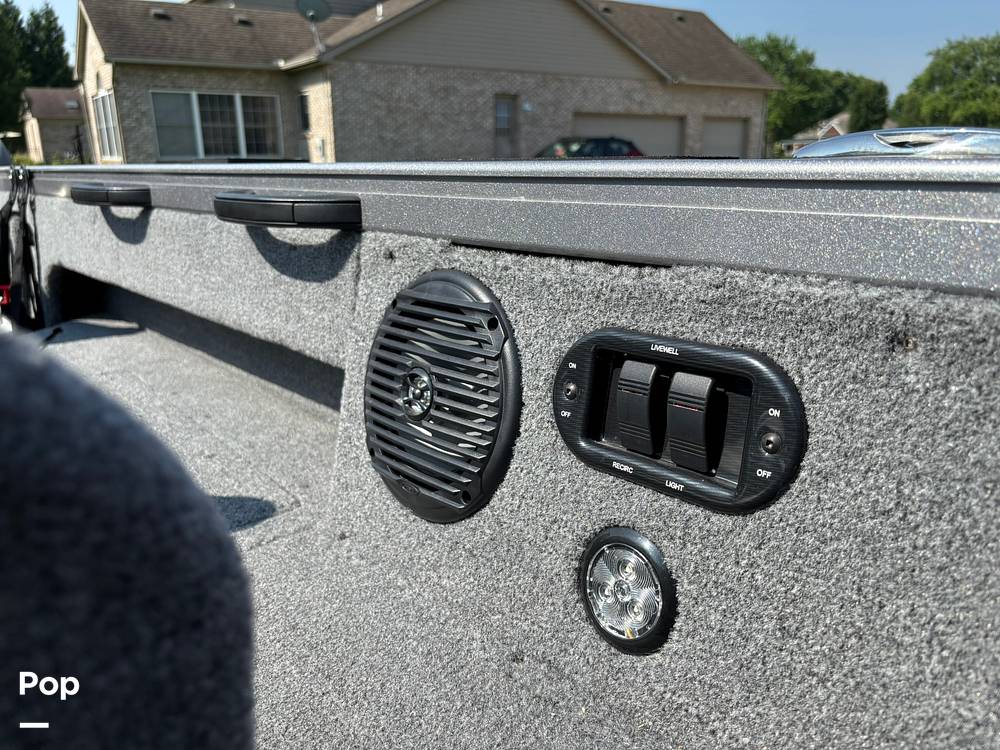 Slide: The Image of Crestliner Raptor 1850 2015 - 15806906