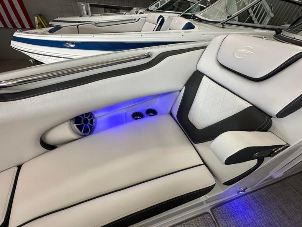 Slide: The Image of Crownline 250 XSS 2024 - 8