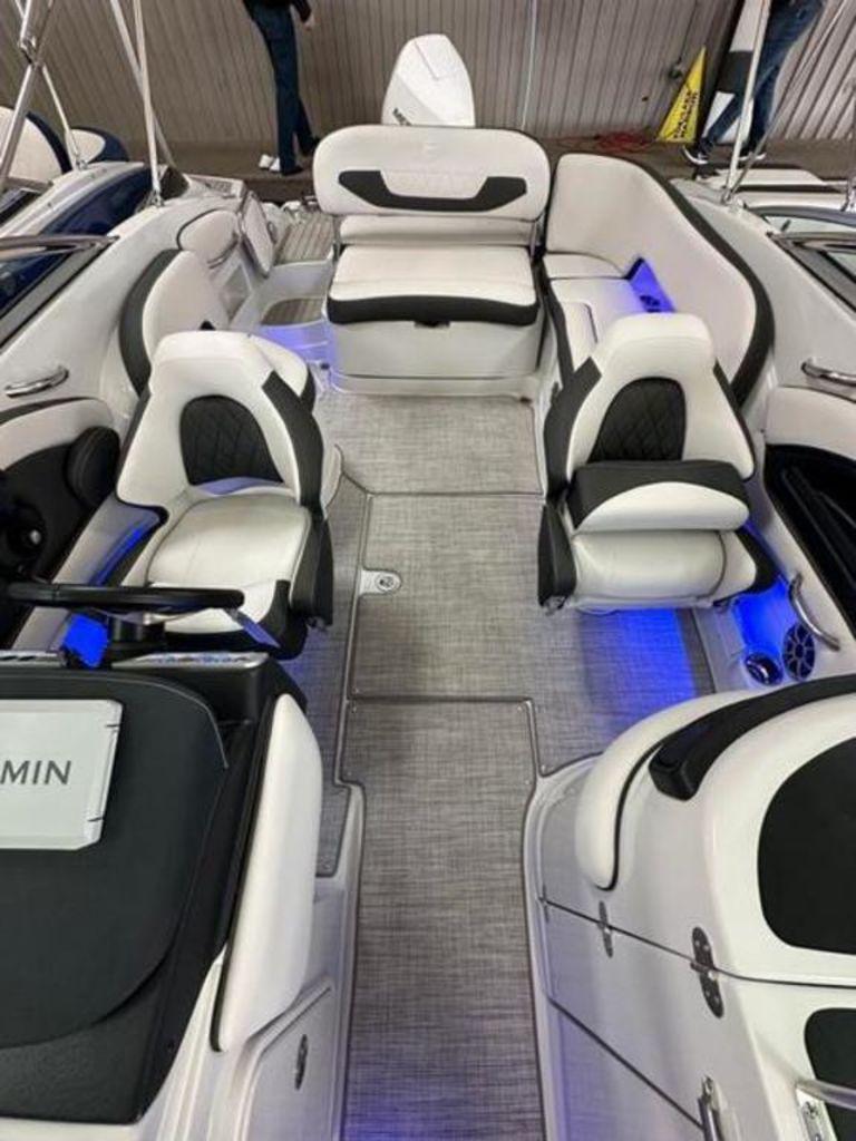 Slide: The Image of Crownline 250 XSS 2024 - 9