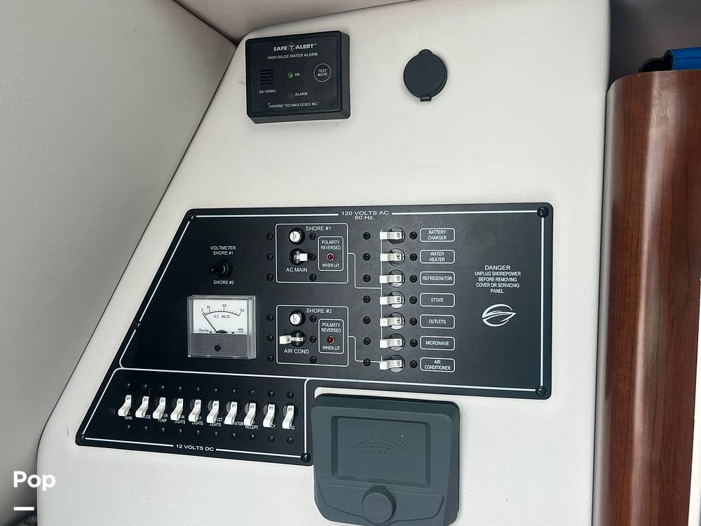 Slide: The Image of Crownline 264 CR 2021 - 15565294