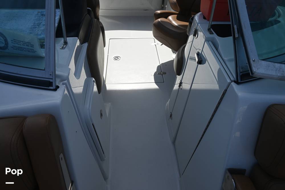 Slide: The Image of Crownline E235 XS 2023 - 15378669