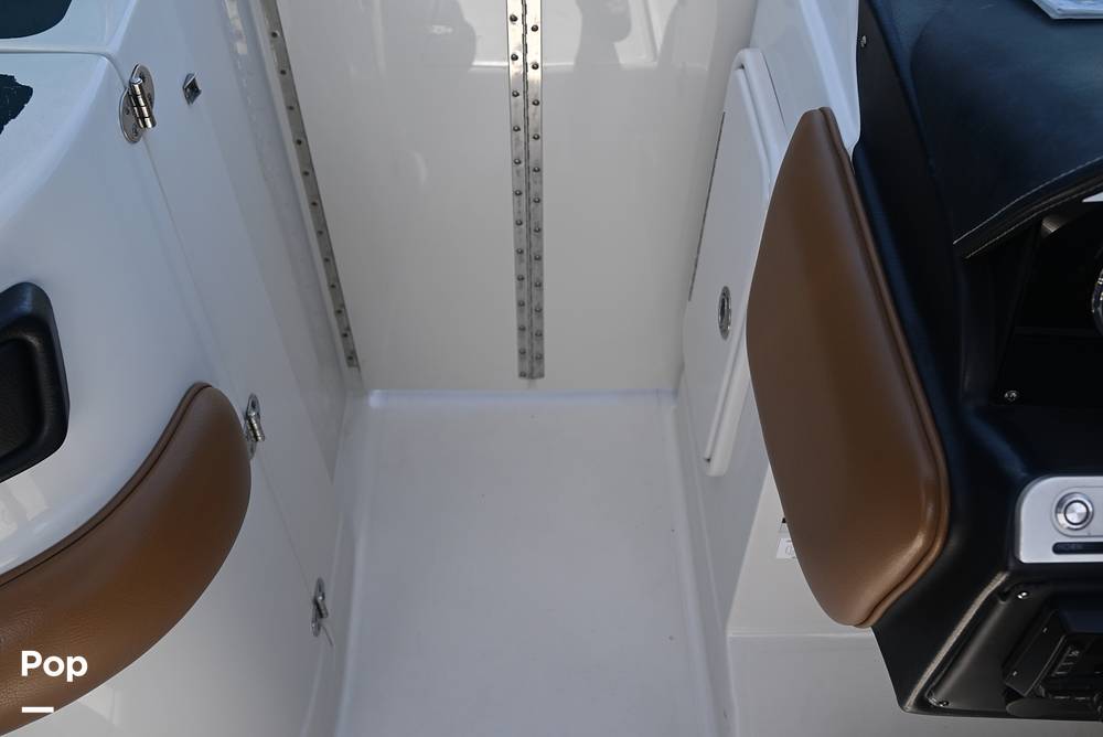 Slide: The Image of Crownline E235 XS 2023 - 15378674
