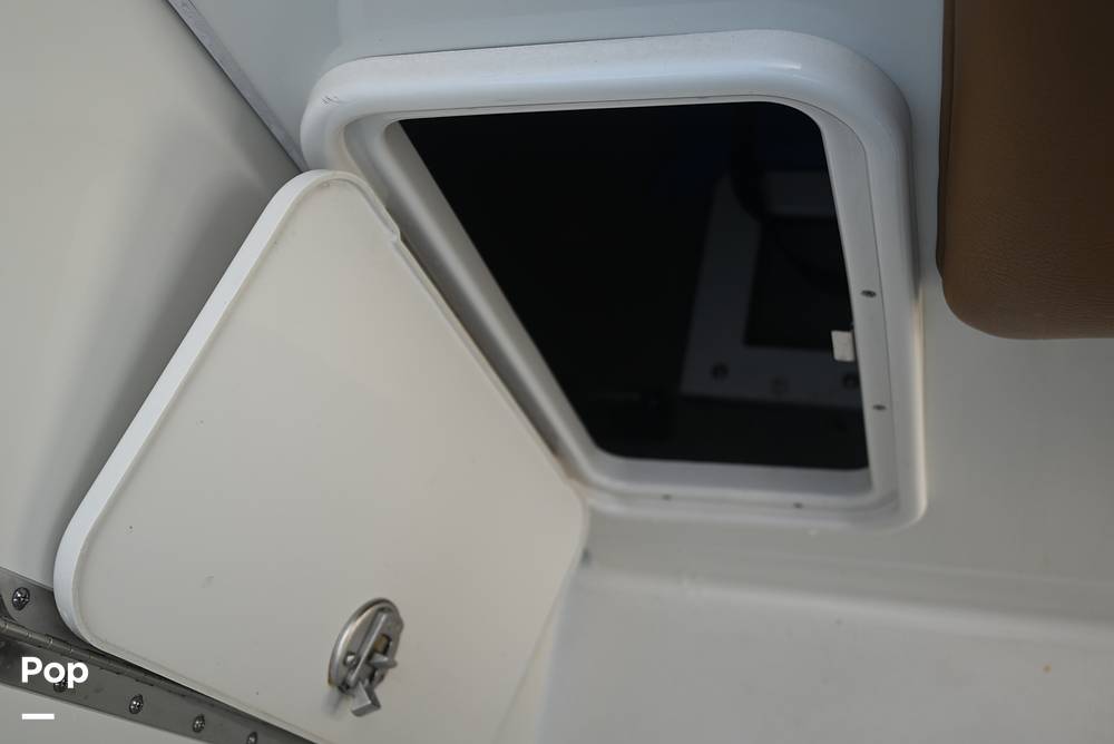 Slide: The Image of Crownline E235 XS 2023 - 15378690