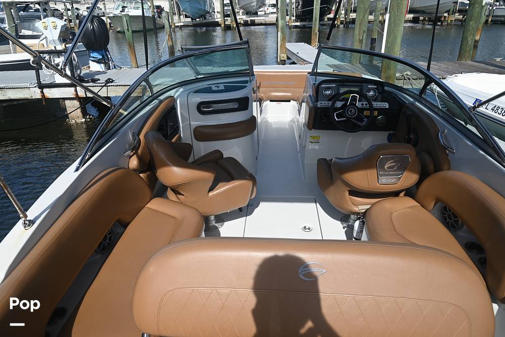 Slide: The Image of Crownline E235 XS 2023 - 15378700