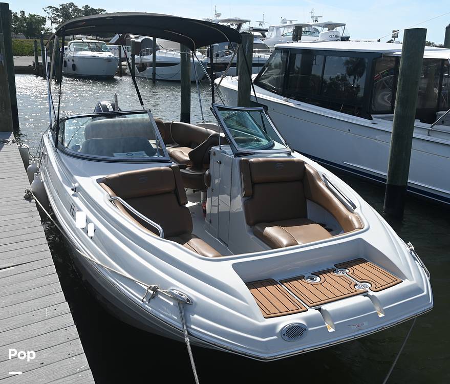 Slide: The Image of Crownline E235 XS 2023 - 15378701