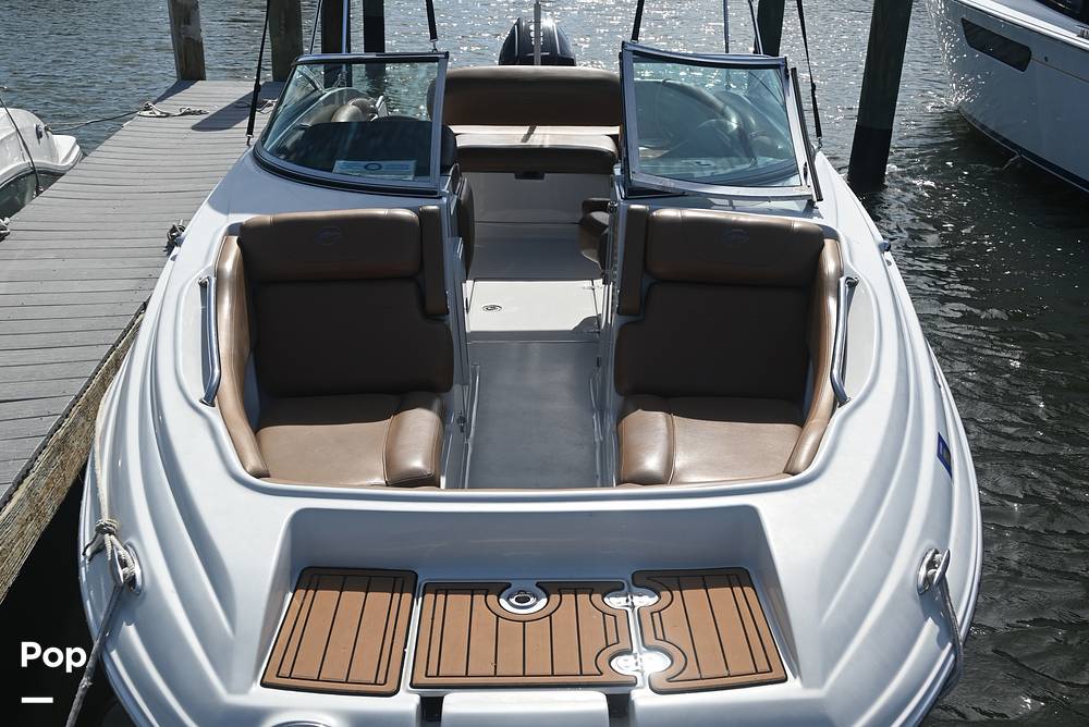 Slide: The Image of Crownline E235 XS 2023 - 15378704