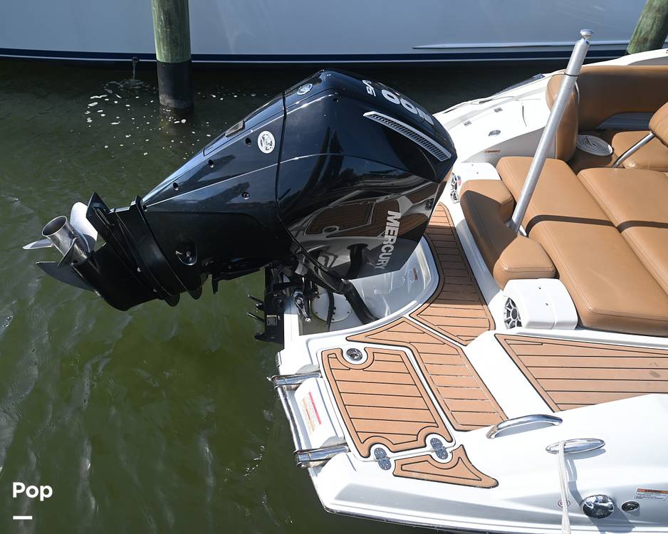Slide: The Image of Crownline E235 XS 2023 - 15378709